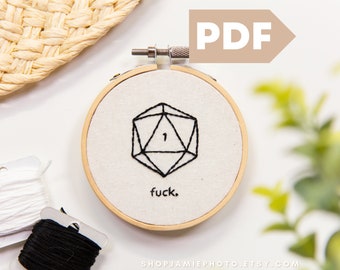 Schema per ricamo di dadi D20: divertente disegno DND (download digitale)