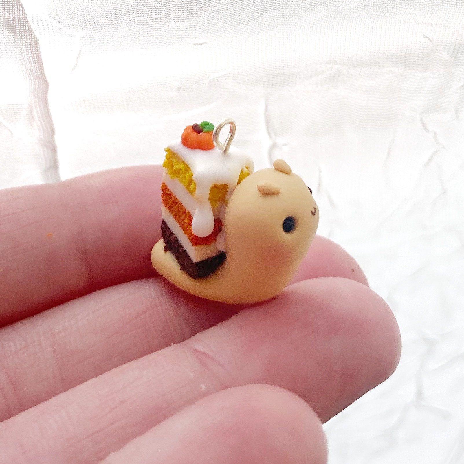 s*e様 レアウィニーザプースゥイートデコマスコットストラップクッキーケーキキー Kawaii Pumpkin Cake Slice Snail- Polymer Clay Charm- Stitch