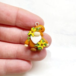 Encanto de gnomo de girasol naranja- Arcilla polimérica Kawaii- Marcador de puntada