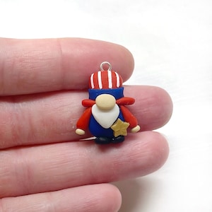 Dije de gnomo patriótico del 4 de julio - Arcilla polimérica Kawaii - Marcador de punto