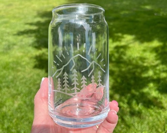 Etched Beer Can Glass With Mountains - Etched Beer Can Glass With Trees - Nature Etched Beer Can Glass - Etched Drinking Glass - Bamboo Lid