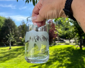 Bear Etched Beer Can Glass - Bear Etched Soda Can Glass - Bear Lover Beer Can Glass - Bear Wildlife  Beer Can Glass With Straw & Bamboo Lid
