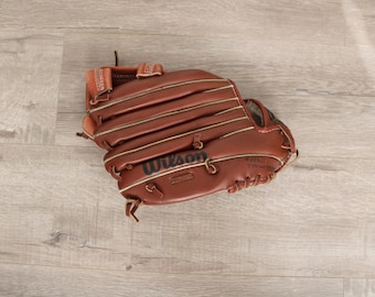 Vintage Baseball Glove / Cowhide / Fieldmaster / Made in Philippines / Snap Action