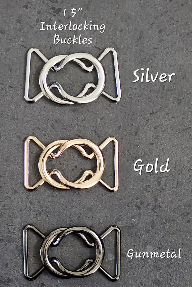 Pode incluir: Tr&ecirc;s fivelas entrela&ccedil;adas de 2,5 cm em prata, ouro e bronze.