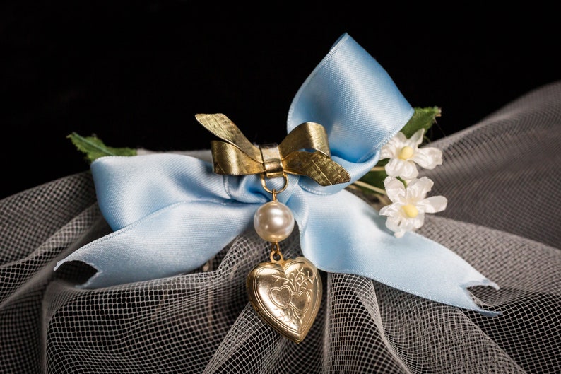 Bridal birdcage Vintage Brooch Bridal Veil Mini Veil with Vintage Heart Locket Retro Bridal Veil Mini bridal veil Bridal Hair Comb