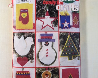 Patrón de manualidades navideñas sin costura Butterick 5180: Falda de árbol y apliques