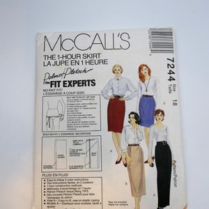 Könnte beinhalten: Nähmuster von McCall's für einen Rock, beschriftet mit "The 1-Hour Skirt" und "La Jupe en 1 Heure". Das Muster stammt von Palmer/Pletsch, "The Fit Experts". Das Muster enthält Anweisungen für zwei verschiedene Rockstile, einen mit elastischem Bund und einen mit einem Bund, der sich nicht rollt. Das Muster ist in Größe 18.