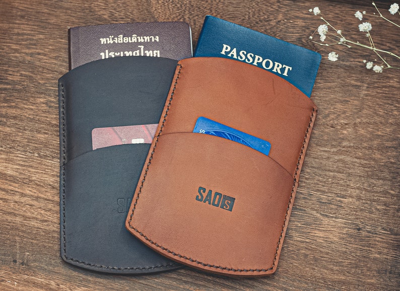 Cartera de pasaporte, porta pasaporte de cuero, cubierta de viaje hecha a mano, regalos para viajeros, estuche de pasaporte en marrón oscuro/marrón bronceado imagen 2