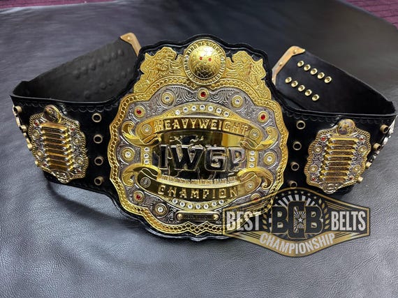 新しいIWGPヘビー級チャンピオンシップレプリカベルト、24Kスイス