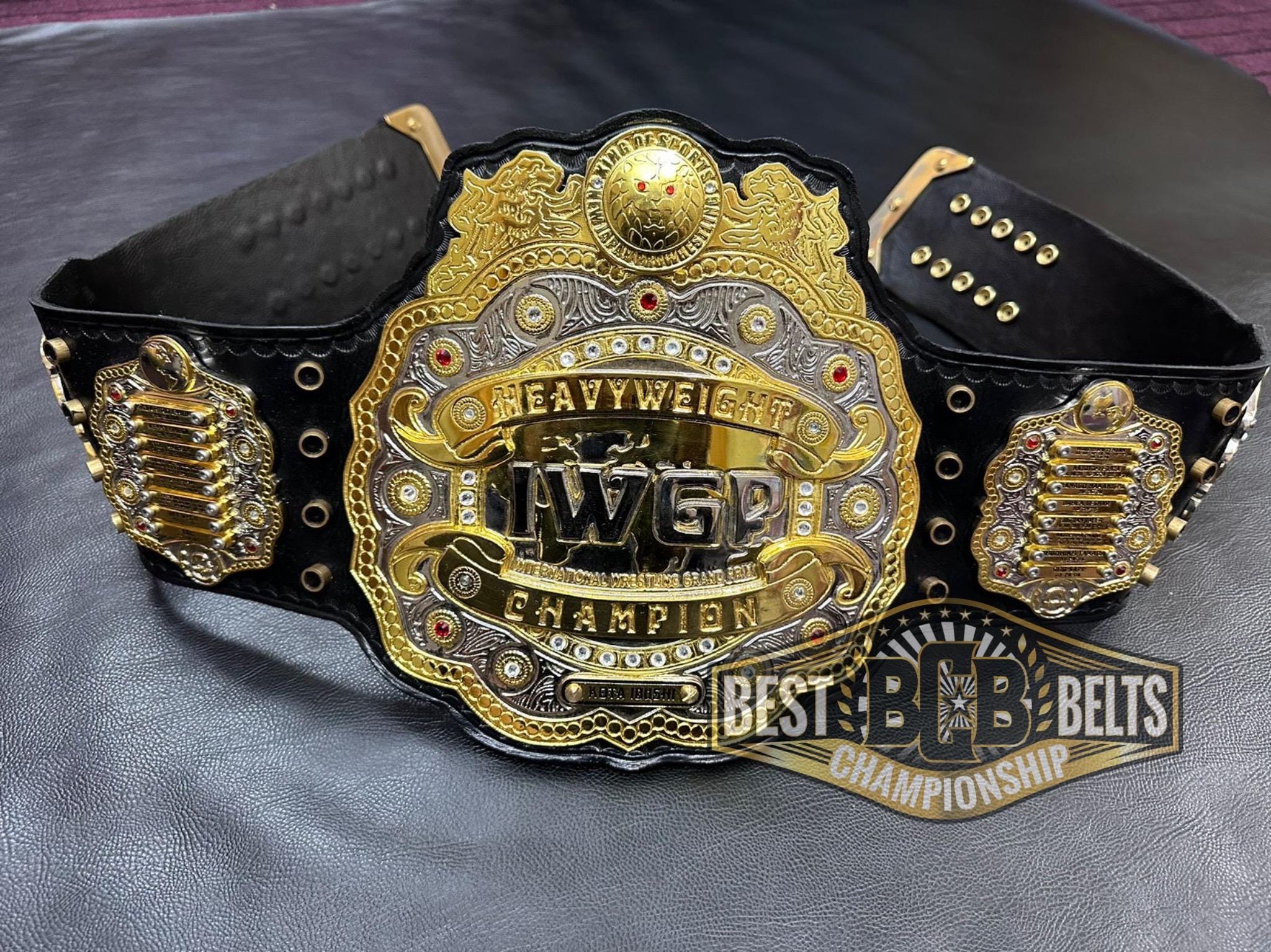新しいIWGPヘビー級チャンピオンシップレプリカベルト、24Kスイス
