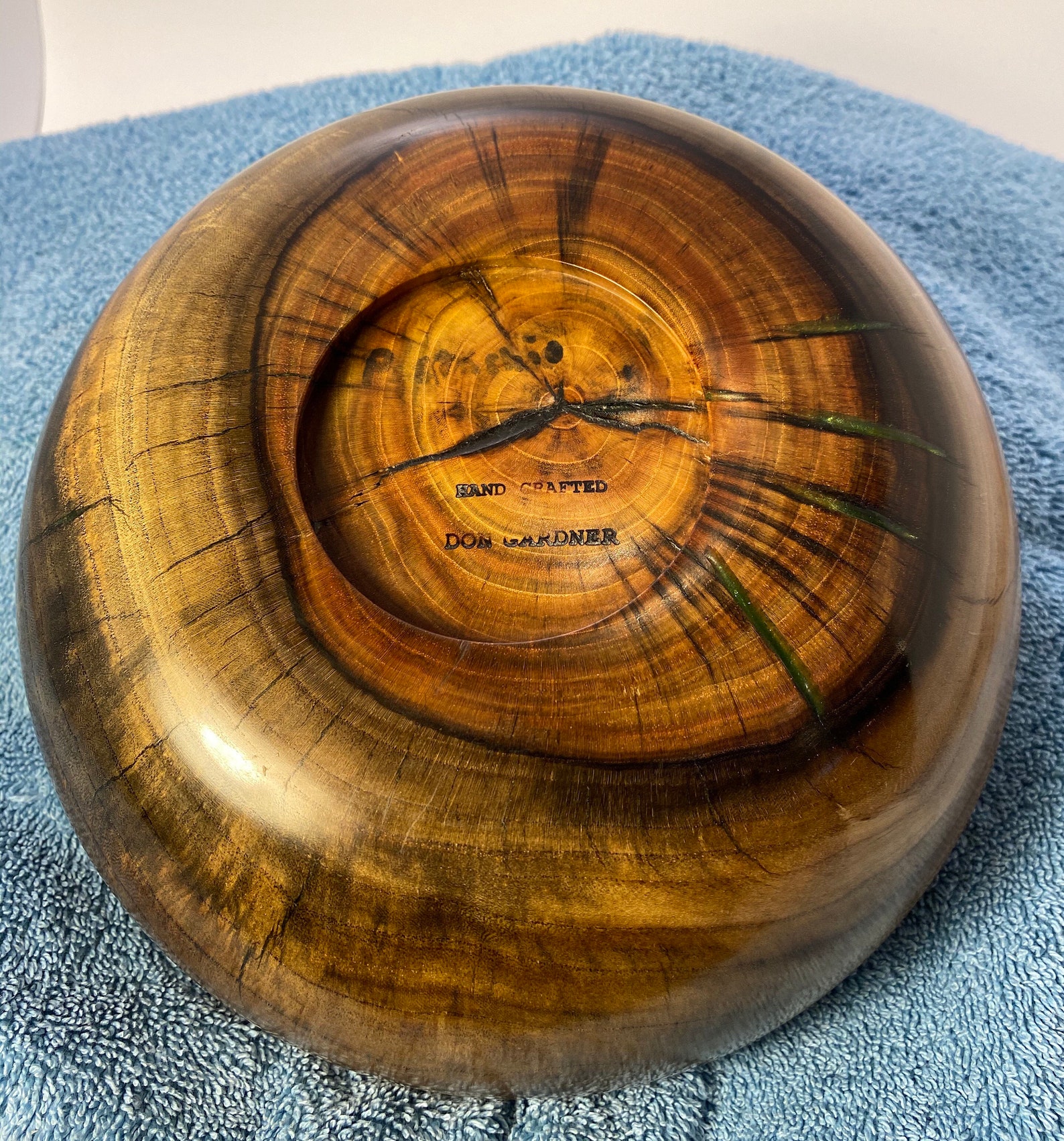 Oh my its a Pistachio wood bowl. Amazing grain and a rare Etsy