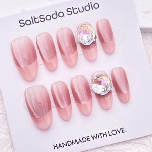 Simple Bling Rhinestone Nail/Light Pink Cat Eye Nail/Cute Oval Shape Nail/Pink French Tip Nail/Handmade Press on Nail/Easy Nail Art