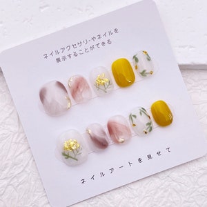Simple Acrylic Flower Nail/Floral Nails/Gold Leaf Nails/Gold Foil Nail Designs/Classy Short Nails/Elegant Nails/Wildflower Nails