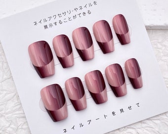 Unghie finte con french manicure sfumata rosa: lunghezza media, fatte a mano