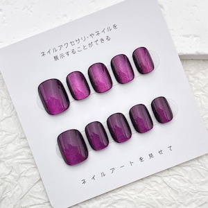 Violette Katzenaugen-Press-On-Nägel: Kurze handgefertigte Acrylnägel