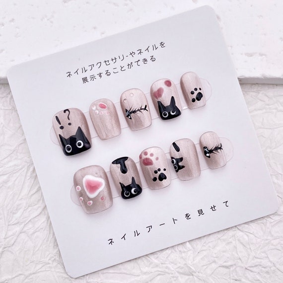 かわいい猫の足跡のネイル：手作りアニメつけ爪、ショートスクエア