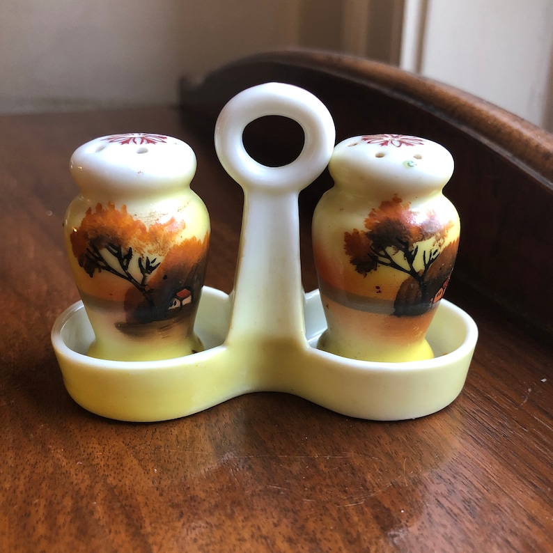 Warm Scenic Japanese Salt /& Pepper Shakers on Tray 3 Piece Set VINTAGE