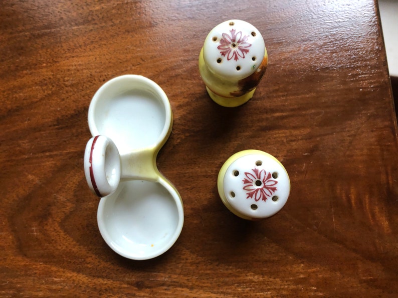Warm Scenic Japanese Salt /& Pepper Shakers on Tray 3 Piece Set VINTAGE