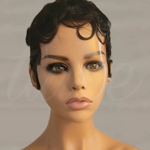 Petite Curly Human Hair Wig: Wet & Wavy Pixie Cut - Glueless Black Wig bild 2