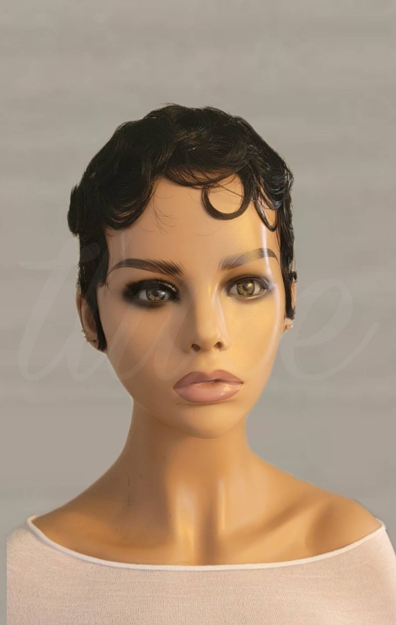 Petite Curly Human Hair Wig: Wet & Wavy Pixie Cut - Glueless Black Wig bild 2