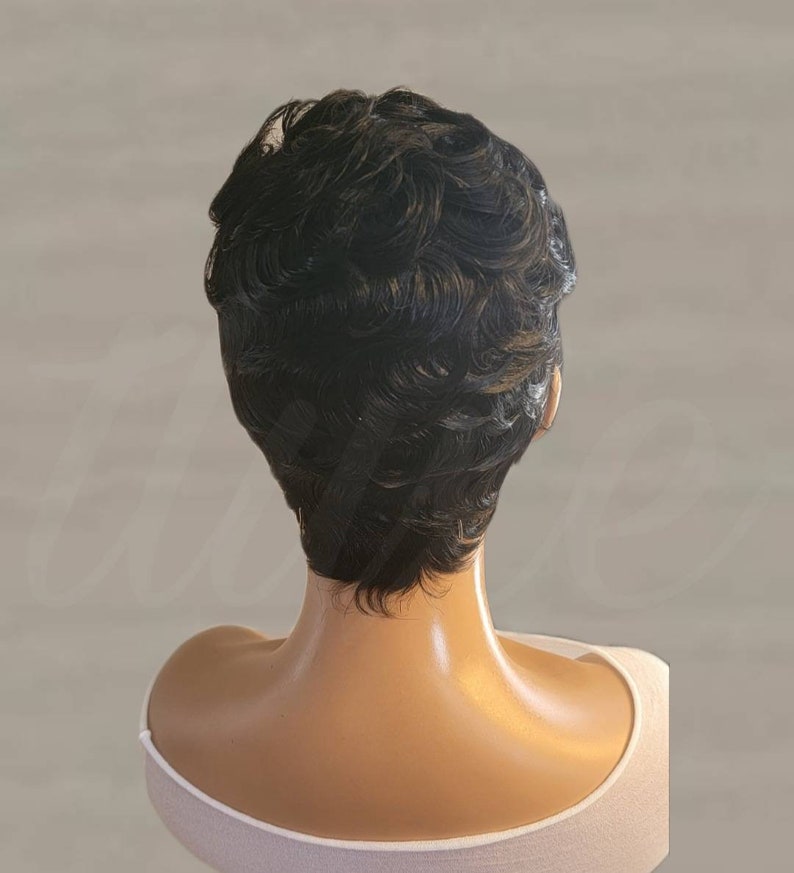 Petite Curly Human Hair Wig: Wet & Wavy Pixie Cut - Glueless Black Wig bild 7