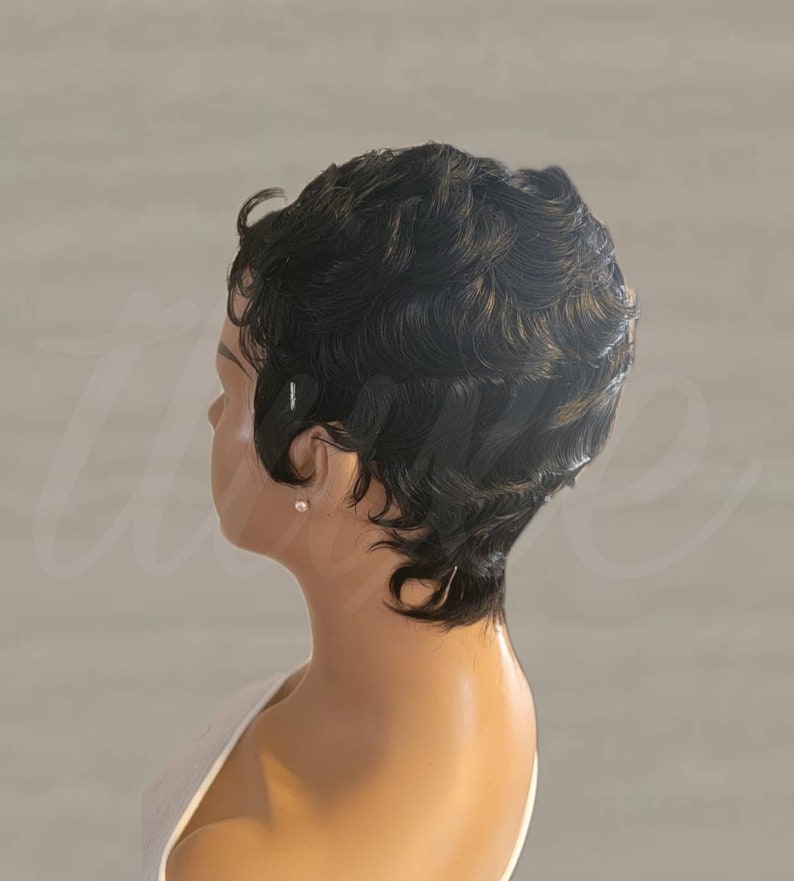 Petite Curly Human Hair Wig: Wet & Wavy Pixie Cut - Glueless Black Wig bild 3