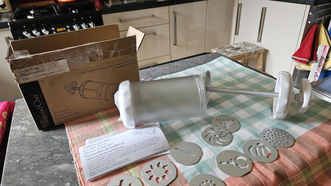 Vintage Pampered Chef Cookie Press Never Used Twist Down 10 Cookie ...