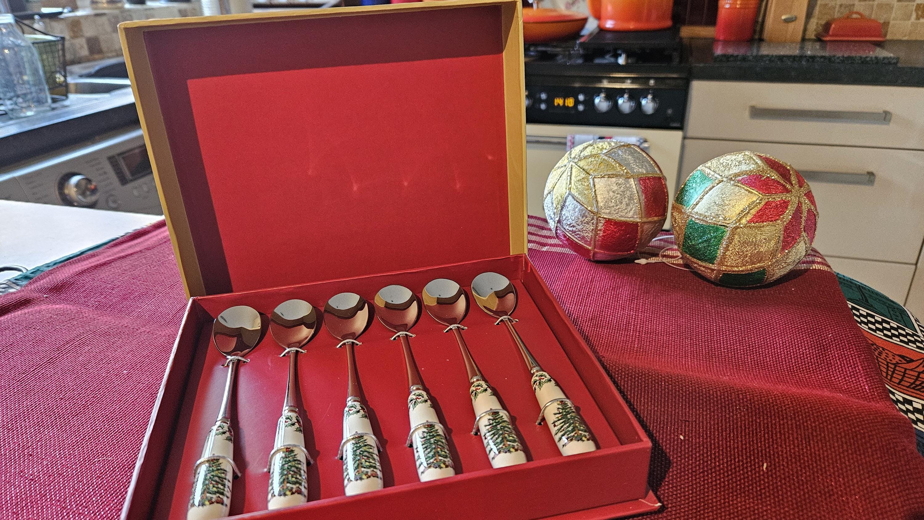 Spode Christmas Tree Teaspoons Ceramic Handles Unused Condition