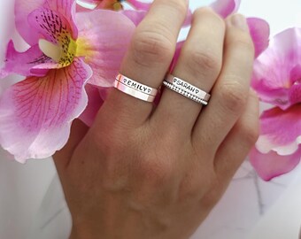 Handgjord stapelbar ring i sterlingsilver, personligt stämplad armband