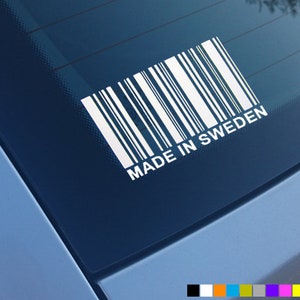 以下が含まれることがあります： 青い車の窓に、バーコードと「MADE IN SWEDEN」という文字が書かれた白いステッカー