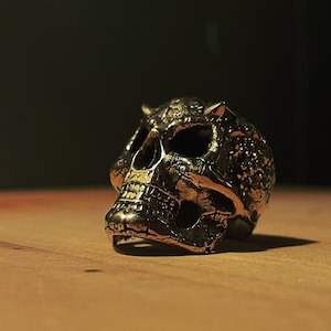 Anillo de plata de ley con calavera de diablo ocultista de Thanatos para hombre, anillo de bronce con joyas de motociclista demonio con cuernos, joyas para amantes de la mitología