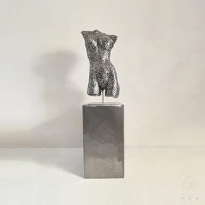 Abstract Female Torso Sculpture – Modern Metal Art for Home Decor – Minimalist Woman Body Statue Handmade