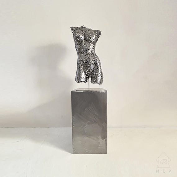 Escultura Abstracta Torso Femenino - Arte Moderno en Metal para Decoración del Hogar - Estatua Minimalista Cuerpo de Mujer hecha a mano