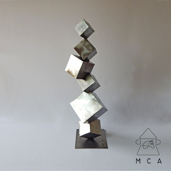 Metalen sculptuur in industriële stijl moderne sculptuur kubistische metalen figuurblokjes van eddiart