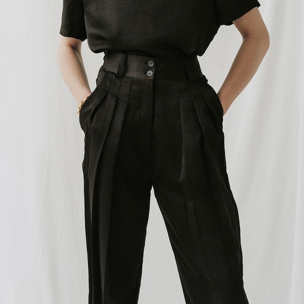 Pantalon plissé noir avec poches - Pantalon taille haute avec revers