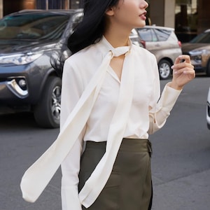 Seide Langarm-Shirt / Seidenbluse mit Krawatte Bogen / Büro-Bluse / Empfangs-Bluse / Abschluss-Bluse / Seiden-Shirt / Geschenk für sie