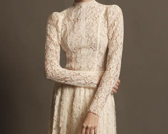 Höghalsad spetsblus, viktoriansk långärmad bröllopstopp, elegant blommig spetsskjorta, blygsam brudtopp, puffärmad topp i vintagestil