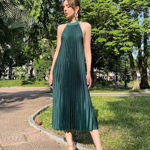 sleeveless pleated halter midi dress Men's dress pant – Vincent d'Amérique main image 1