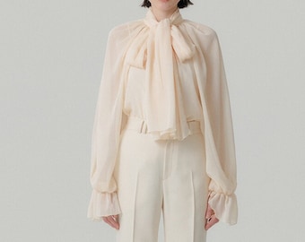 Victoriaanse blouse, ivoorblouse met ruches, formeel overhemd met stroken, blouse met hoge hals, blouse van chiffon, dameskleding, designermode