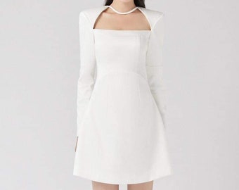 Mini robe encolure carrée / Manches longues courte Robe en soie en blanc / Mini robe de mariage simple / Robe de mariée trapèze Femme