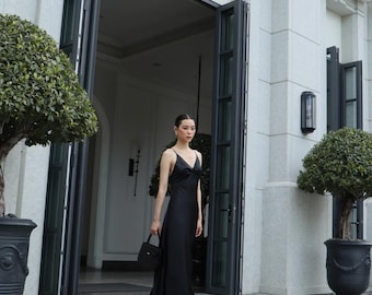 Vestido longo de seda com decote canoa e linha A para o verão, vestido feminino com alças finas, vestido sem mangas, vestido com alças finas, vestido longo preto para convidada de casamento