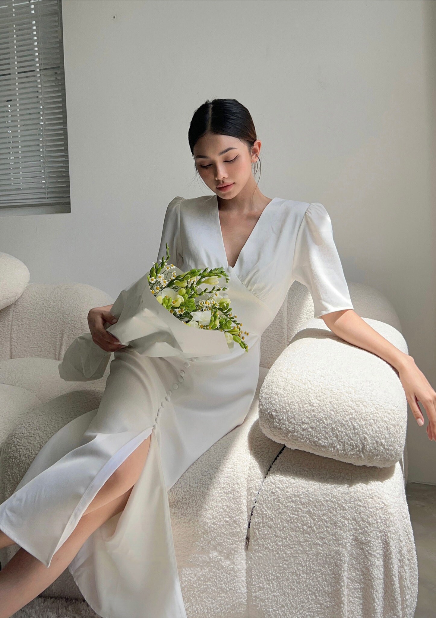【関税&送料込】ISPIRED BY AKEP Dresses White ALINA LACE UP DETAIL MAXI DRESS IN WHITE – AKIRA
