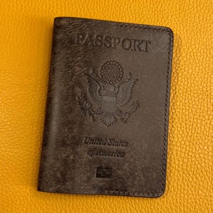 アメリカパスポート用レザーホルダー、パスポートケース。どの国でも使えるパーソナライズされたパスポートカバー