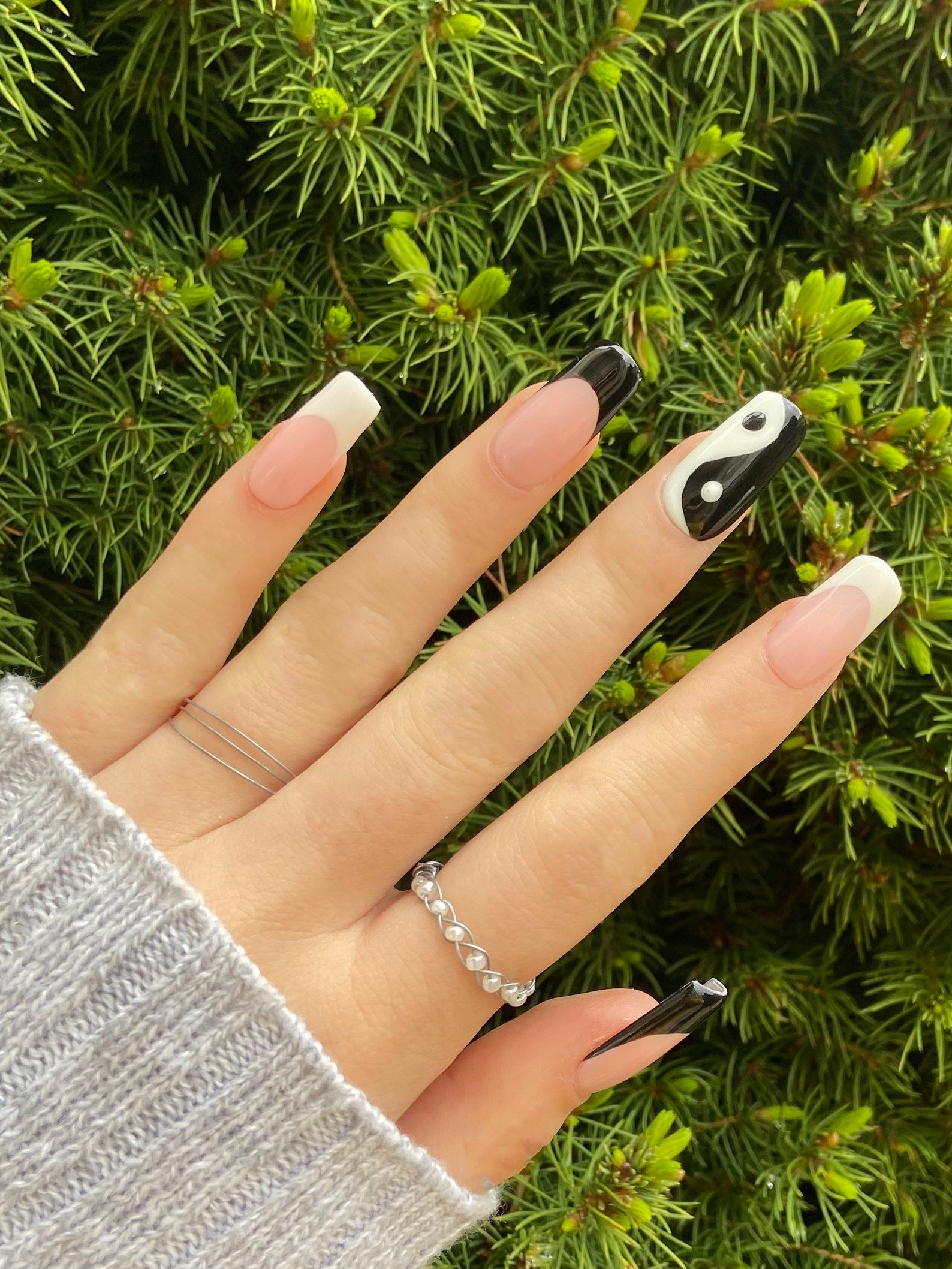 Black and White Yin Yang French Tip Press on Nails l | Etsy