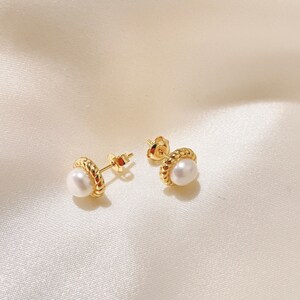 925 Sterling Silver Pearl Stud Earrings/ 18k Gold Plated/ Perla Zarcillos/ Plata Italiana 925/ Baño de oro