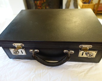 superbe valise encuir granité noire avec accessoires de toilettevintage