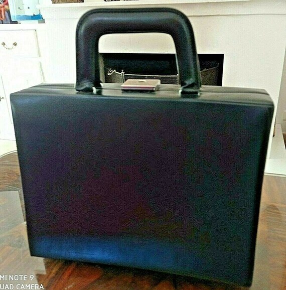 Valise en skaï en jaune Années 70 - Vintage - Vintage Family