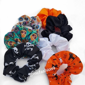 Halloween scrunchie. Spooky Scrunchies haarband. Gotische Scrunchies/ Herfst Herfst Scrunchies/ Halloween Gift Witchy Ghost scrunchie Set.