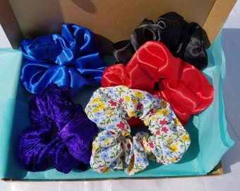 Confezione da 5/8/10 Mystery scrunchie. Pacchetto misterioso. Pacchetto di Scrunchies. Set Scrunchie. Favori di addio al nubilato. Regalo a sorpresa. Scrunchie di Natale