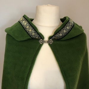 Forest Green capelet,anti pil polar fleece with pointed hood, Celtic style ,Goddess Pixie,Druid,Pagan,Priestess,medieval cape